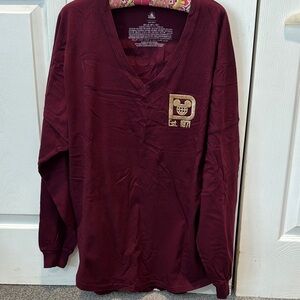 NWT Burgundy lightweight v-neck Spirit Jersey with gold accents L